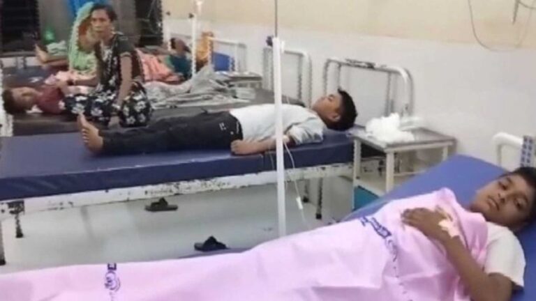 हॉस्टल का खाना खाने के बाद 40 छात्र बीमार, 25 अस्पताल में भर्ती