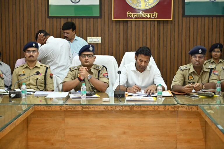 कांवड़ यात्रा की तैयारियों को लेकर डीएम-एसएसपी ने की समीक्षा बैठक, अधिकारियों को दिए सख्त निर्देश
