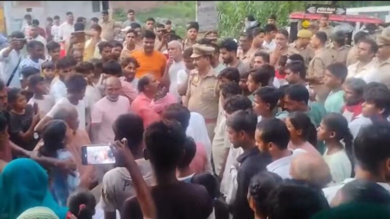 अंकित हत्याकांड अपडेट : शव सड़क पर रखकर परिजनों का प्रदर्शन, बुल्डोजर कार्रवाई और एक करोड़ मुआवजे की मांग