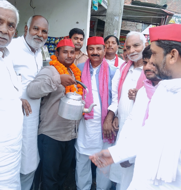 बेल्थरारोड में पहुंचे सपा के प्रदेश अध्यक्ष अध्यक्ष श्याम लाल पाल बूथ सेक्टर जोन की किया समीक्षा